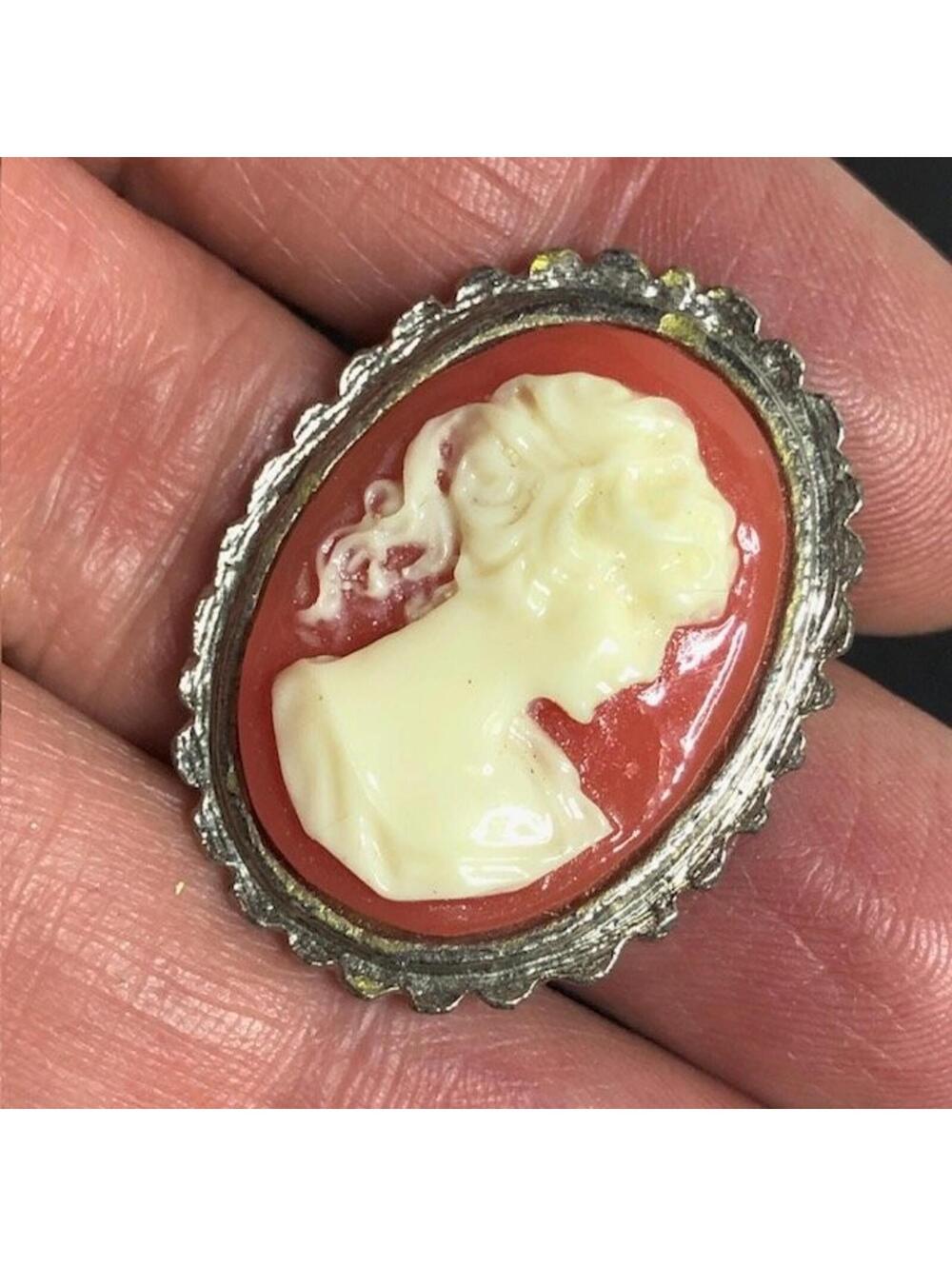 B1232 Vintage Style Cameo Brooch Pin Woman Profile Resin Pot metal 1.25"